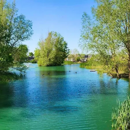 Hot Tub - Corner Plot & Fishing Lakes *
