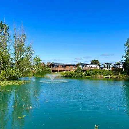 Hot Tub - Corner Plot & Fishing Lakes Chalet